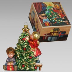 Komozja Children Dressing The Tree Collectable Decoration